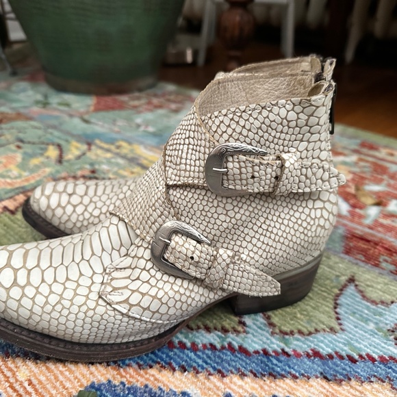 Freebird by Steven Saga Booties - Picture 3 of 5